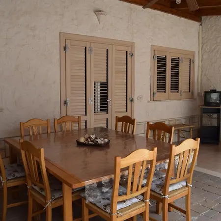 Generosa Villa Torre Lapillo